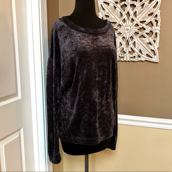 ⭐️ WE THE FREE By Free People Milan Gray Crushed Velvet Top SMALL - Picture 4 of 13